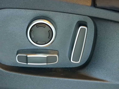 2023 Land Rover Defender SE