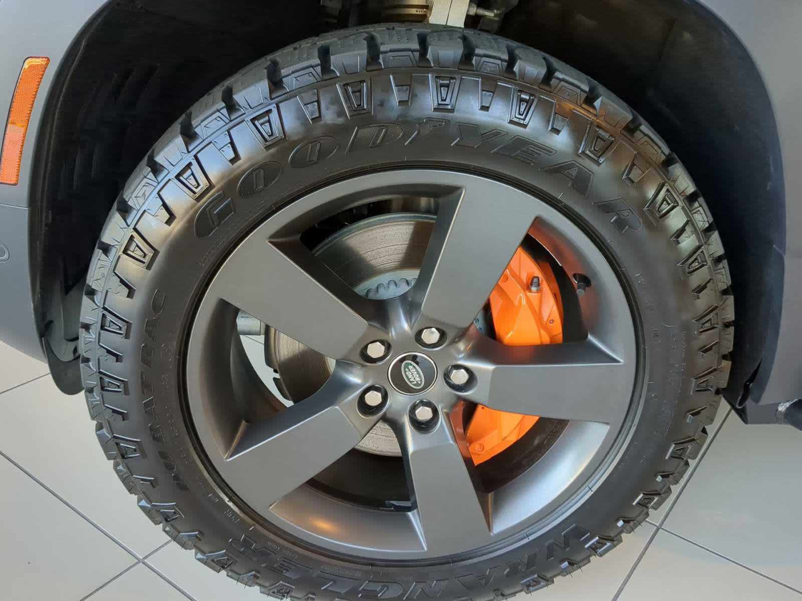 2023 Land Rover Defender SE