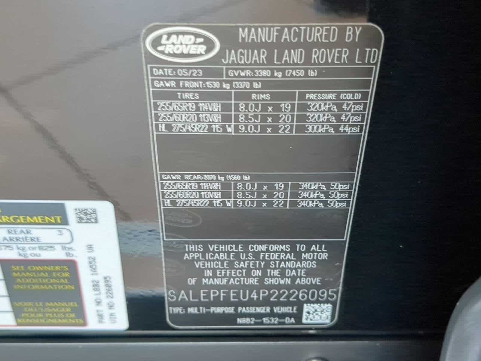 2023 Land Rover Defender SE