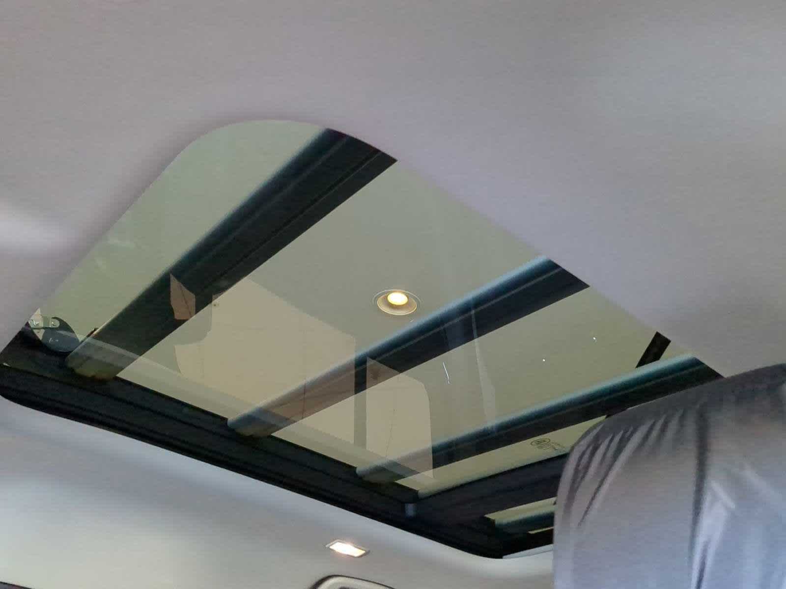 2023 Land Rover Defender SE