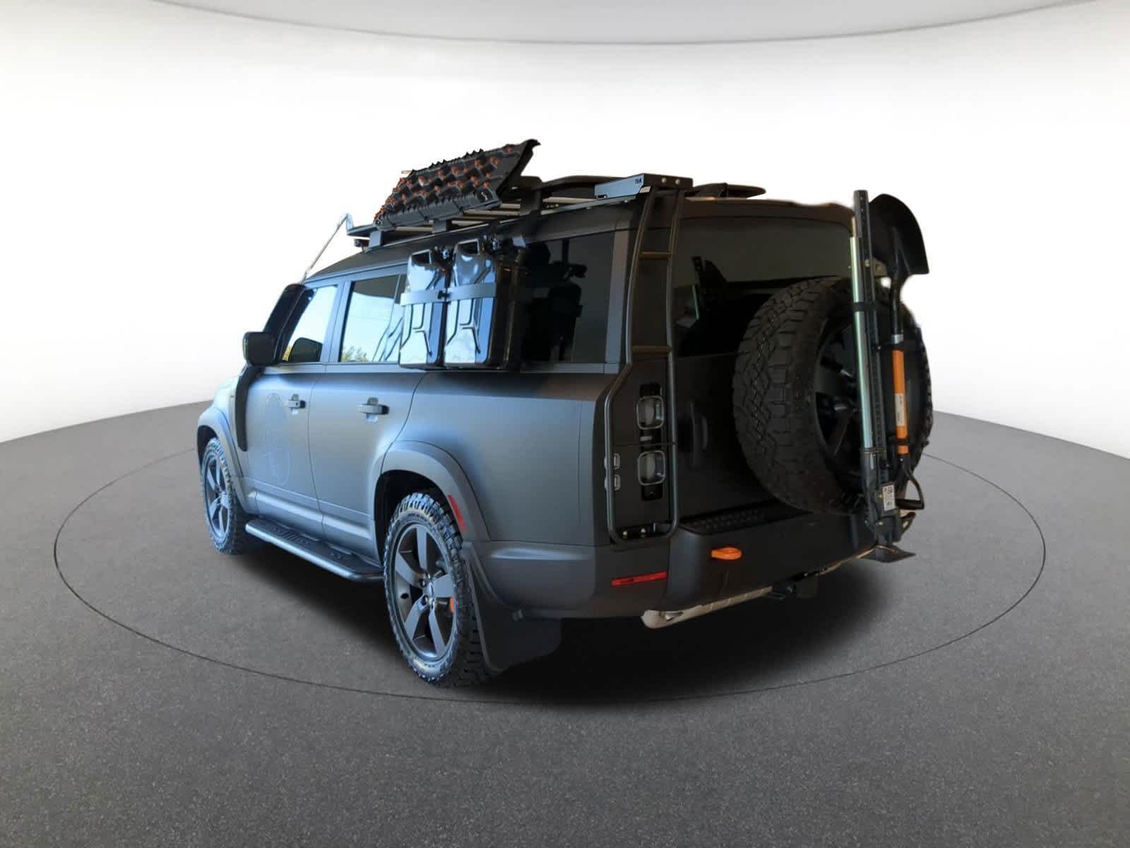 2023 Land Rover Defender SE