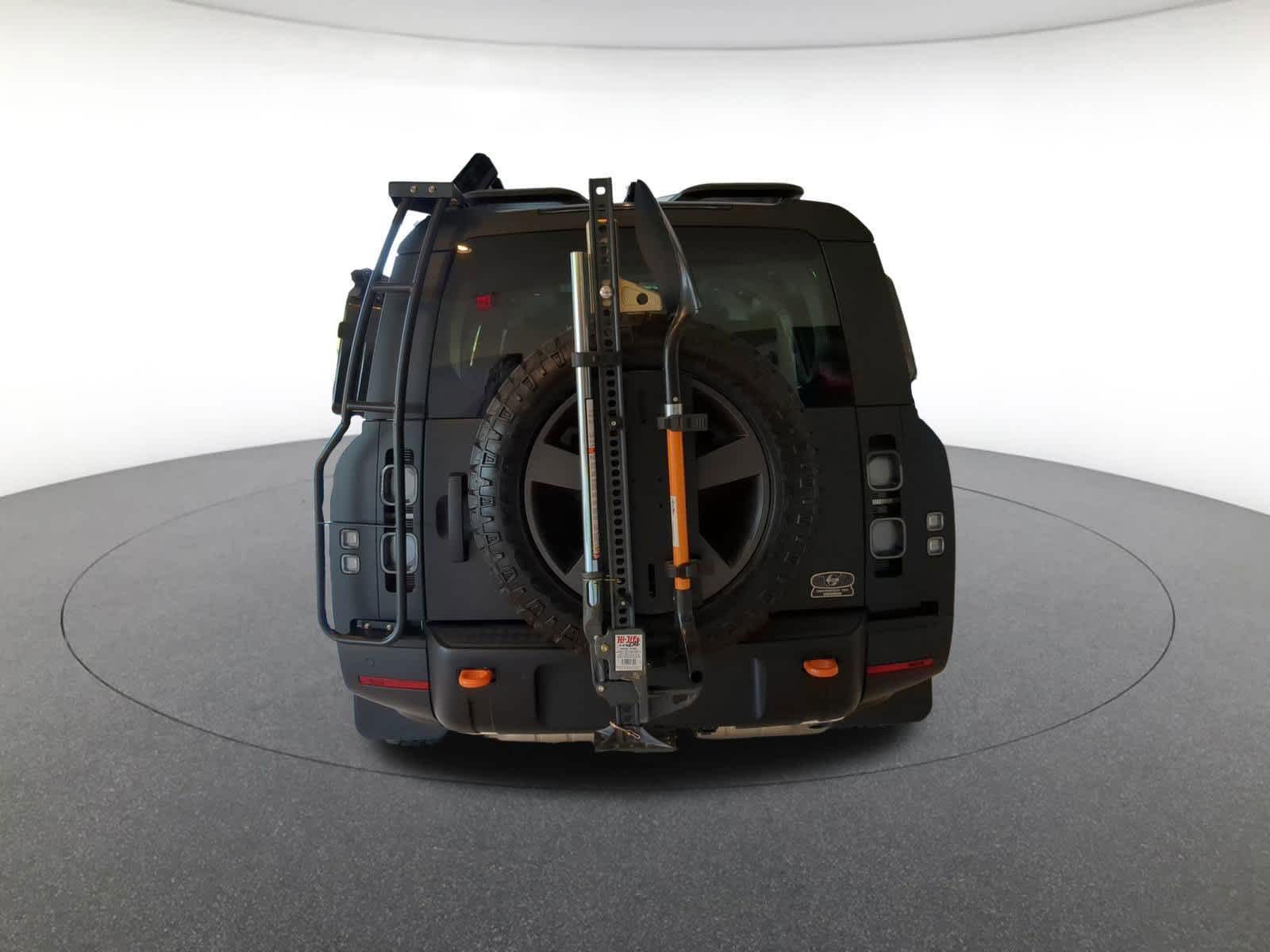 2023 Land Rover Defender SE