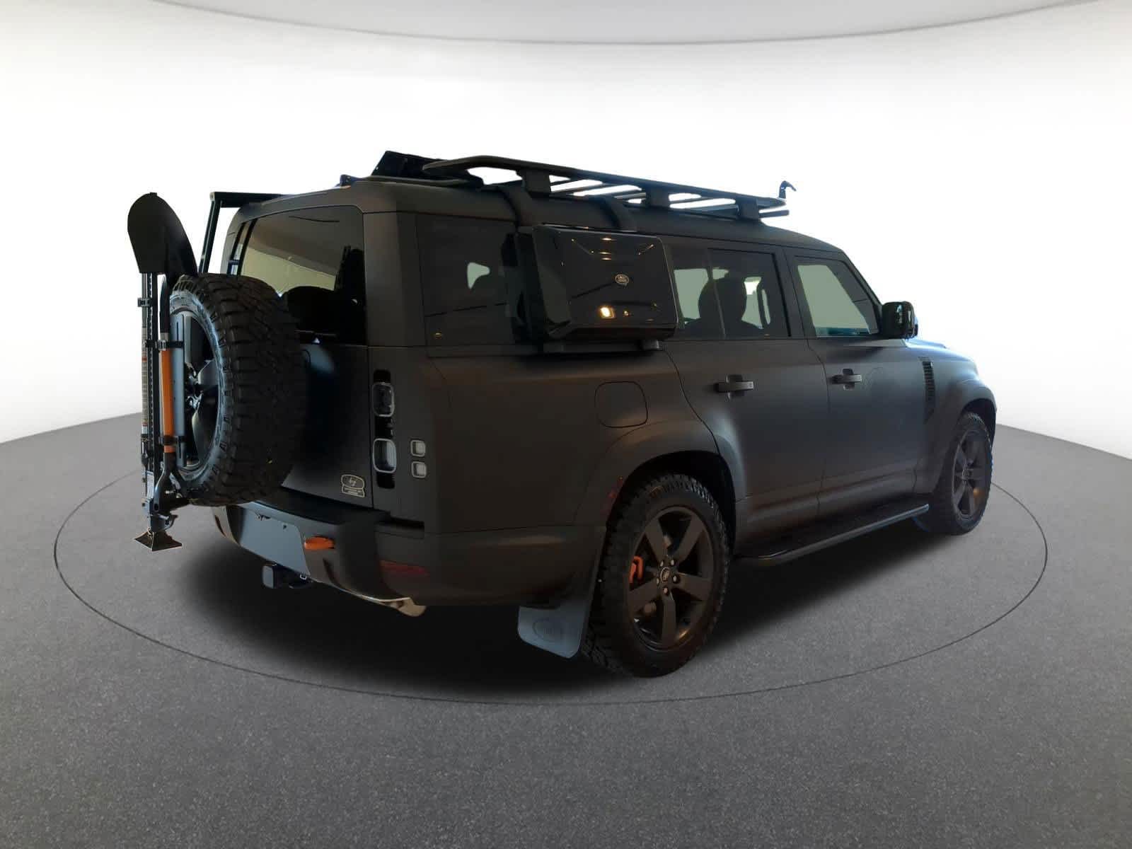 2023 Land Rover Defender SE