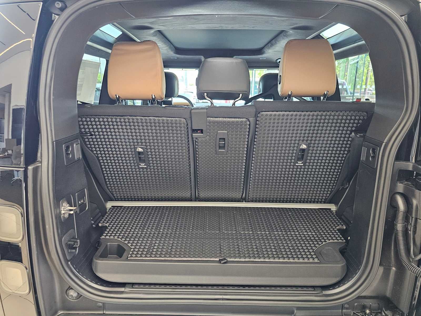 2026 Land Rover Defender V8