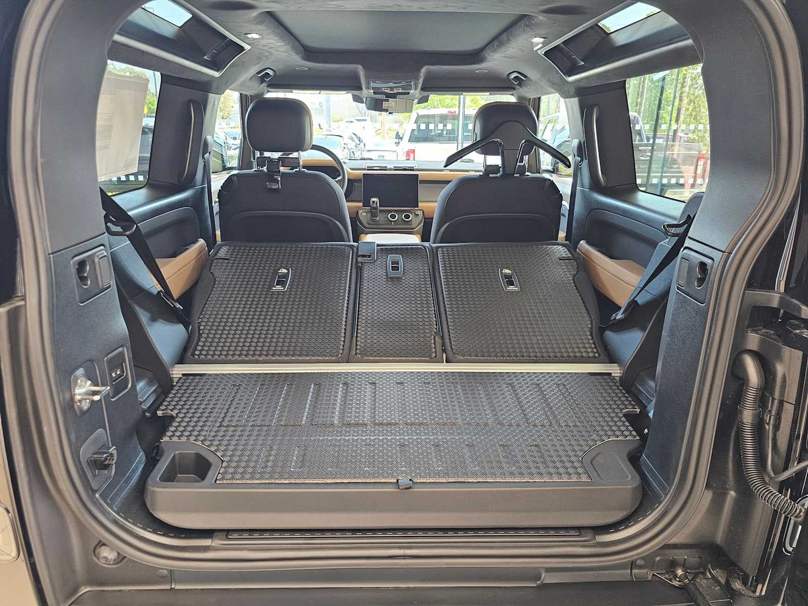 2026 Land Rover Defender V8