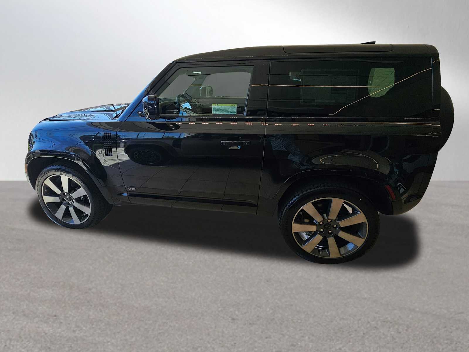 2026 Land Rover Defender V8