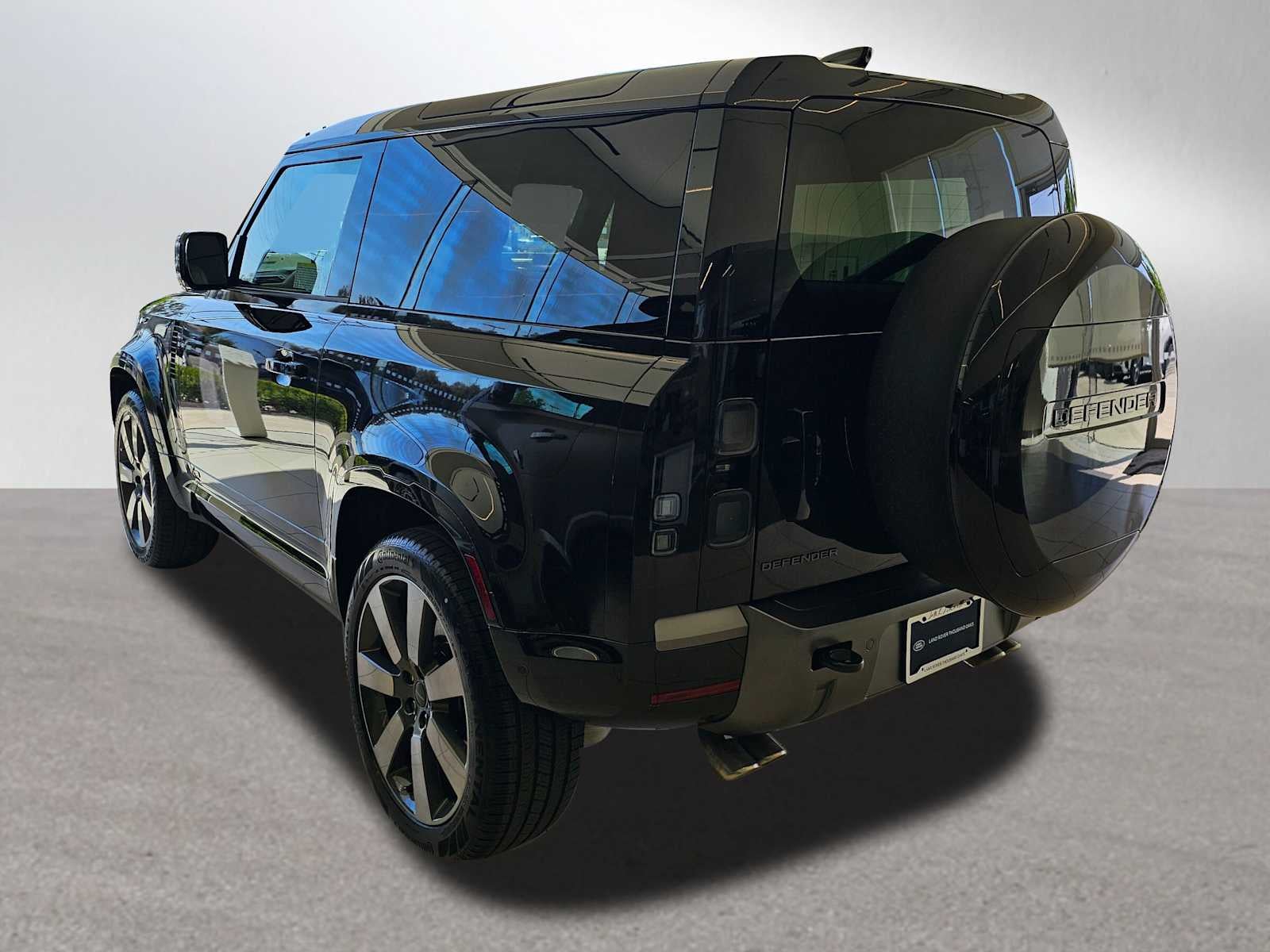 2026 Land Rover Defender V8