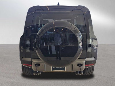 2026 Land Rover Defender V8