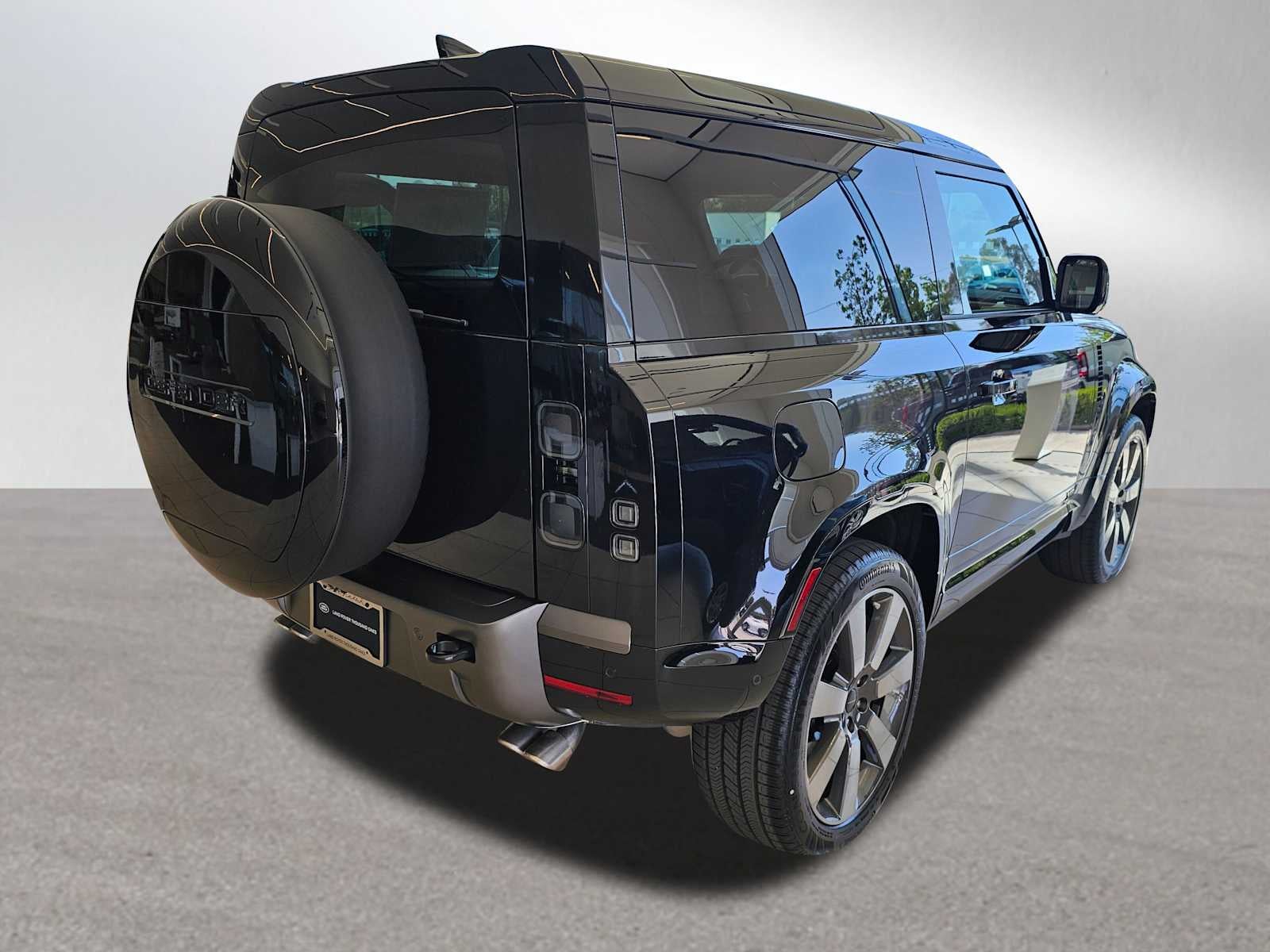 2026 Land Rover Defender V8