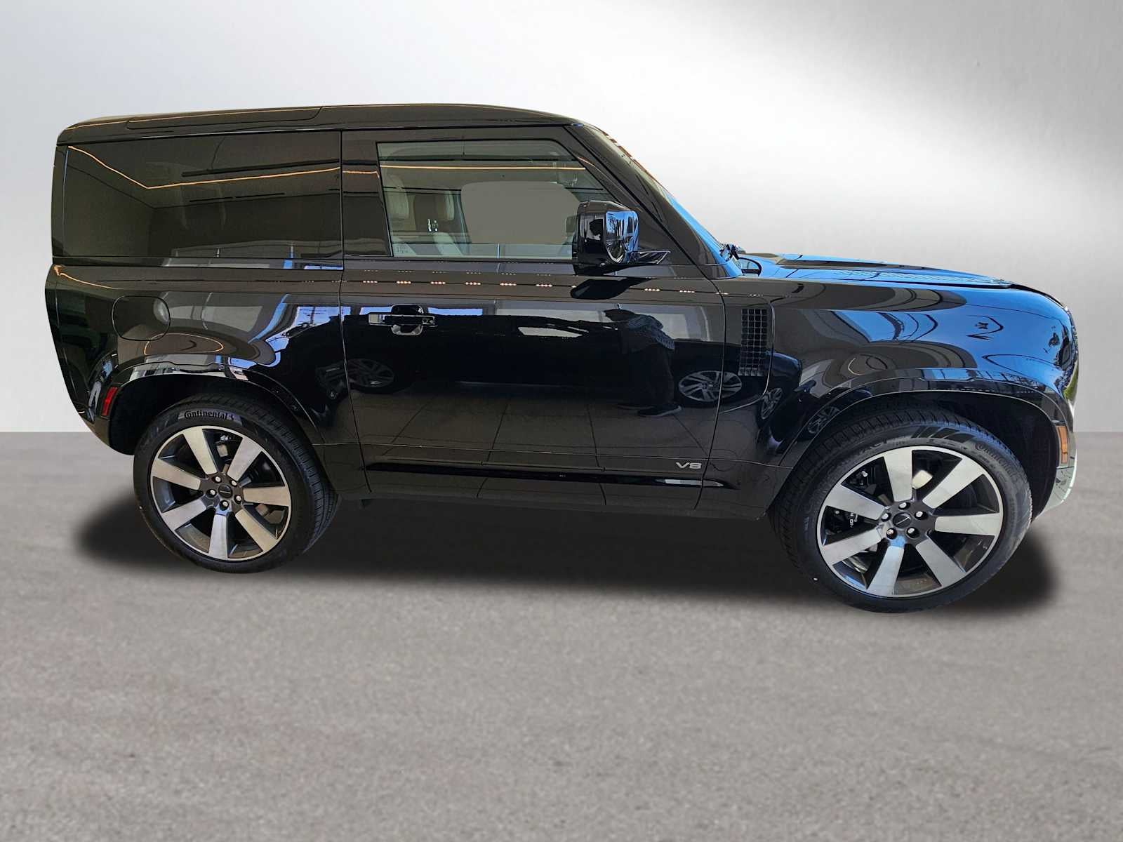 2026 Land Rover Defender V8