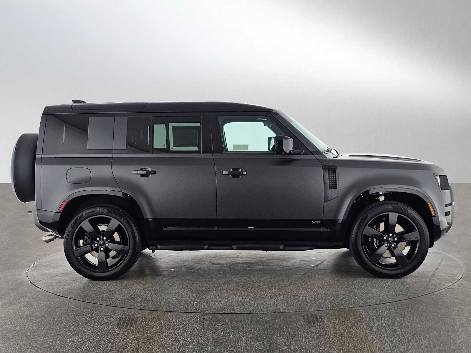 2026 Land Rover Defender V8