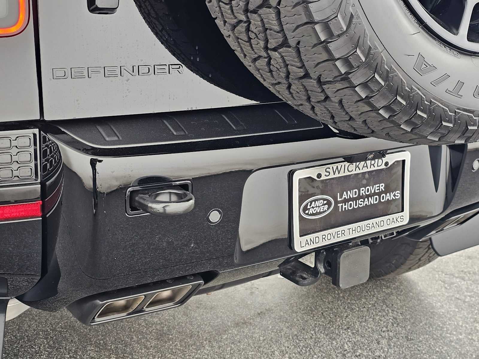2026 Land Rover Defender OCTA Black