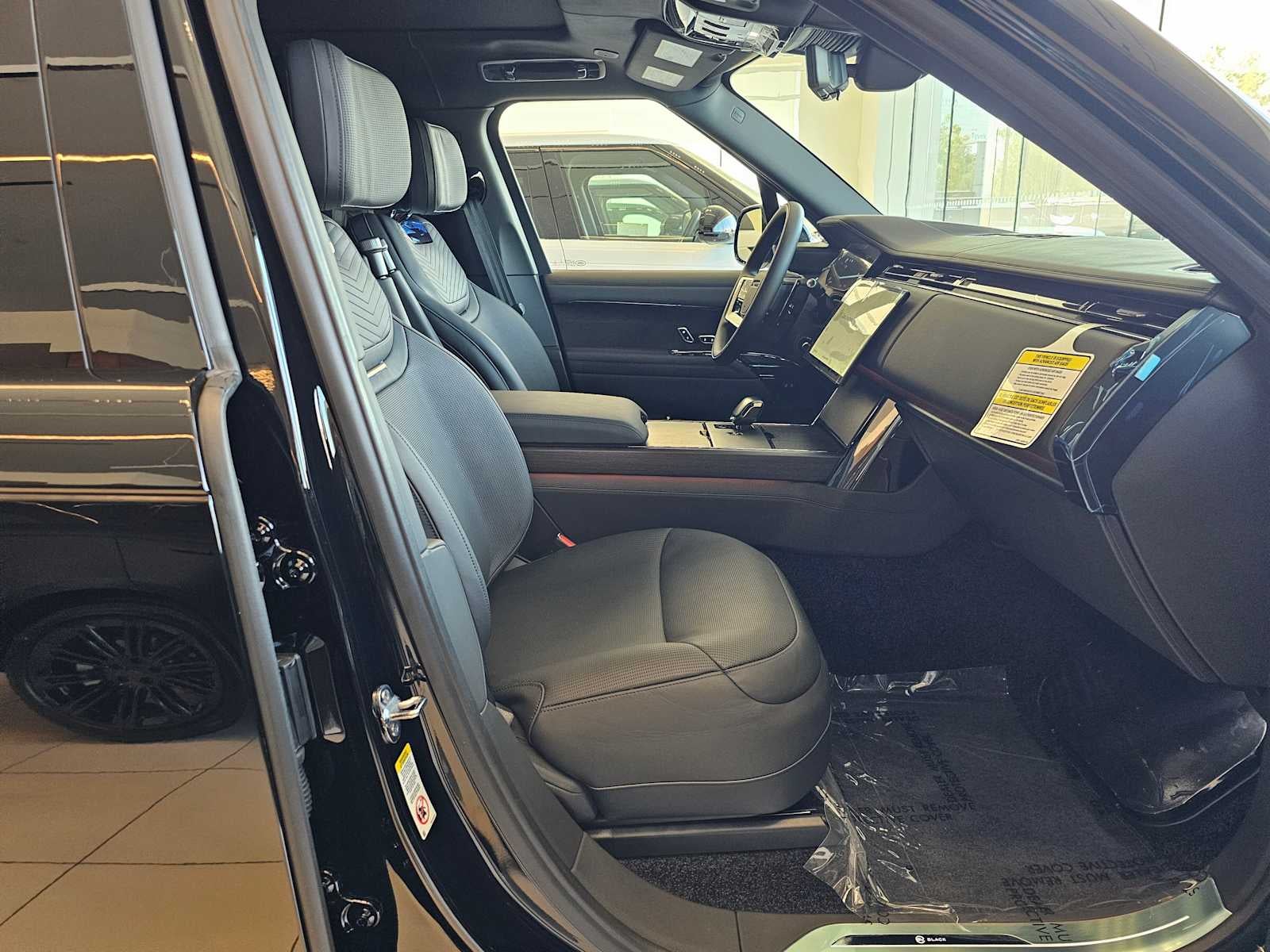 2026 Land Rover Range Rover SV Black