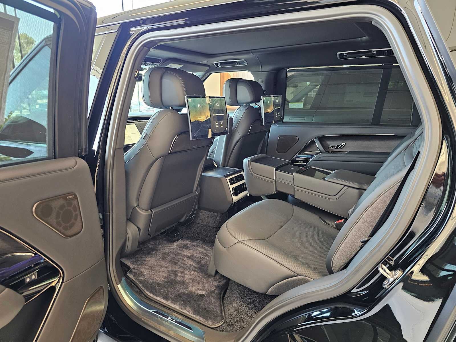 2026 Land Rover Range Rover SV Black
