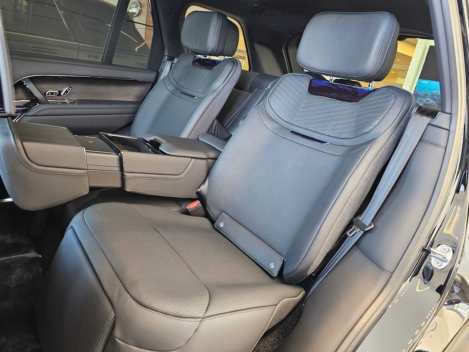 2026 Land Rover Range Rover SV Black