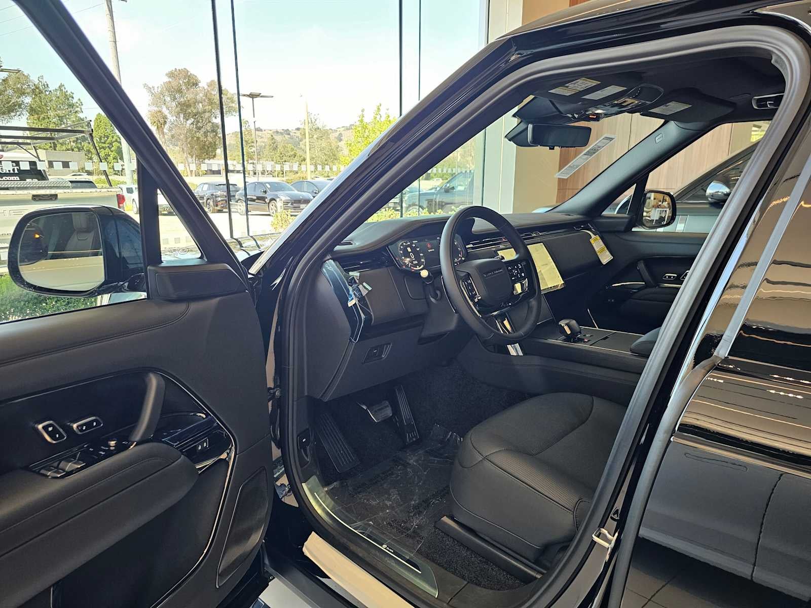 2026 Land Rover Range Rover SV Black