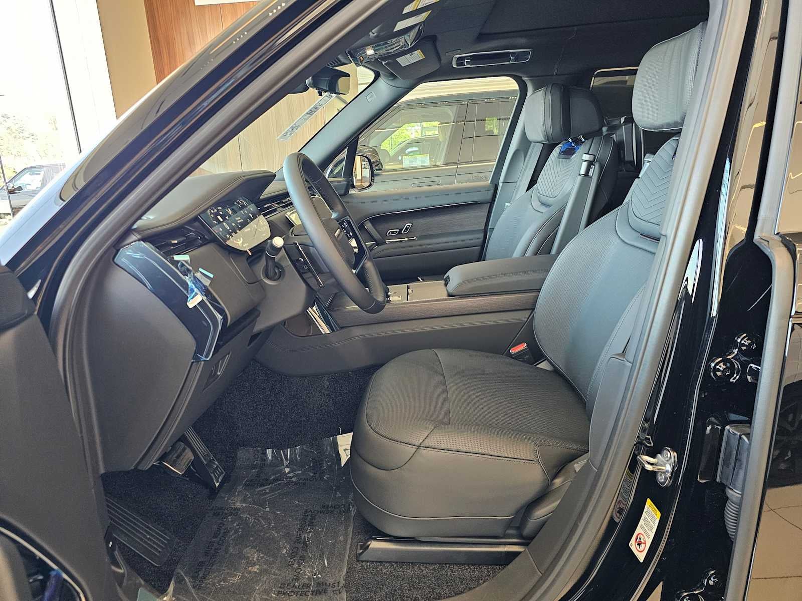 2026 Land Rover Range Rover SV Black
