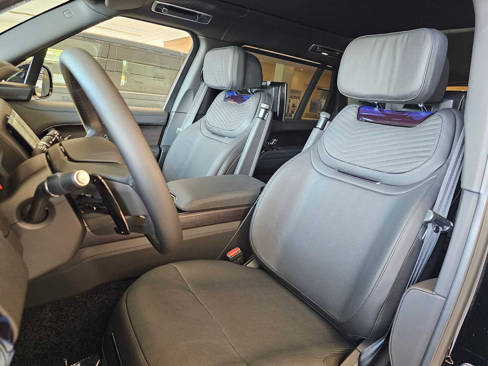 2026 Land Rover Range Rover SV Black