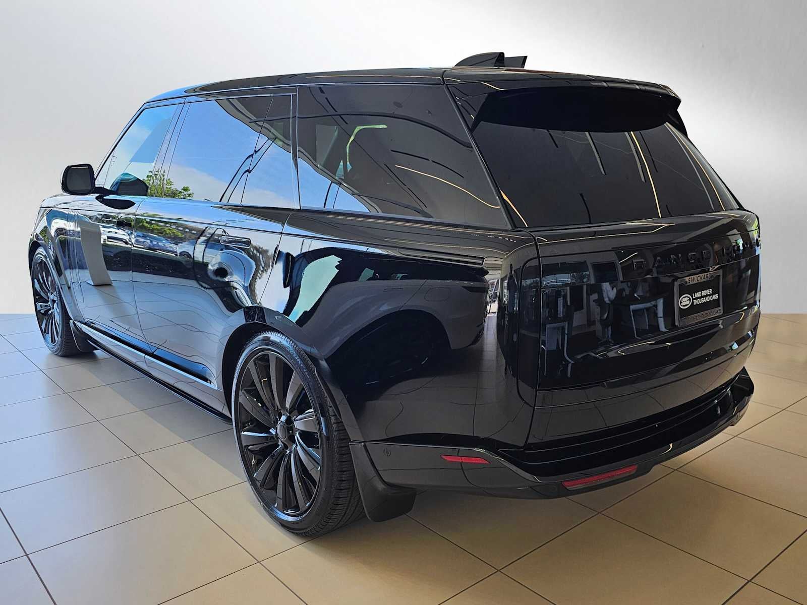 2026 Land Rover Range Rover SV Black