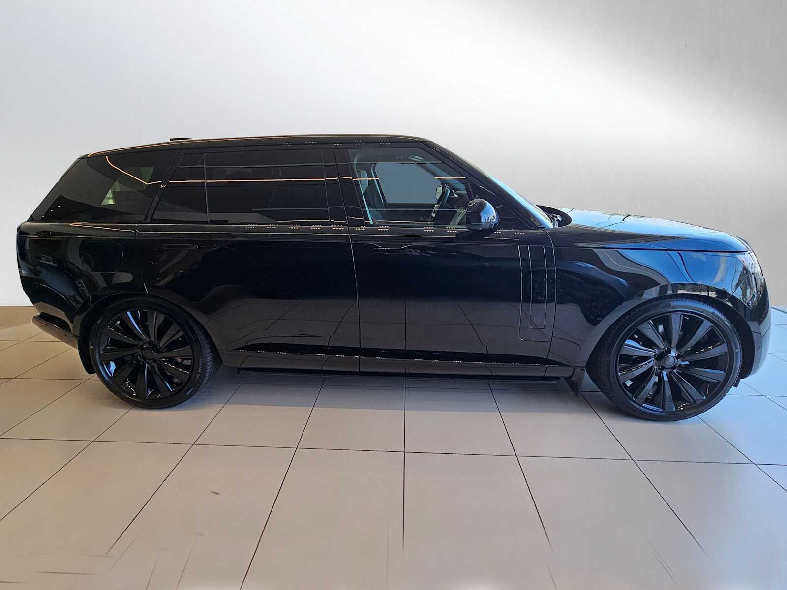 2026 Land Rover Range Rover SV Black
