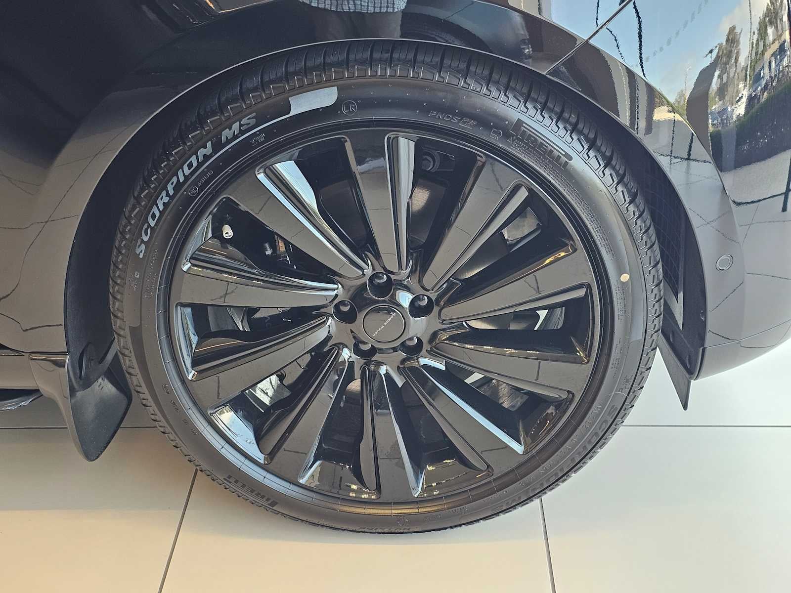 2026 Land Rover Range Rover SV Black