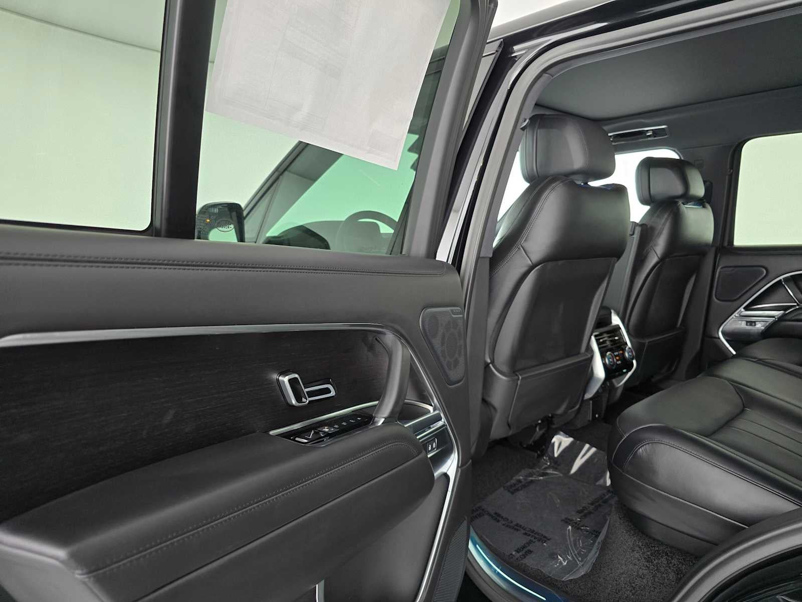 2025 Land Rover Range Rover SE