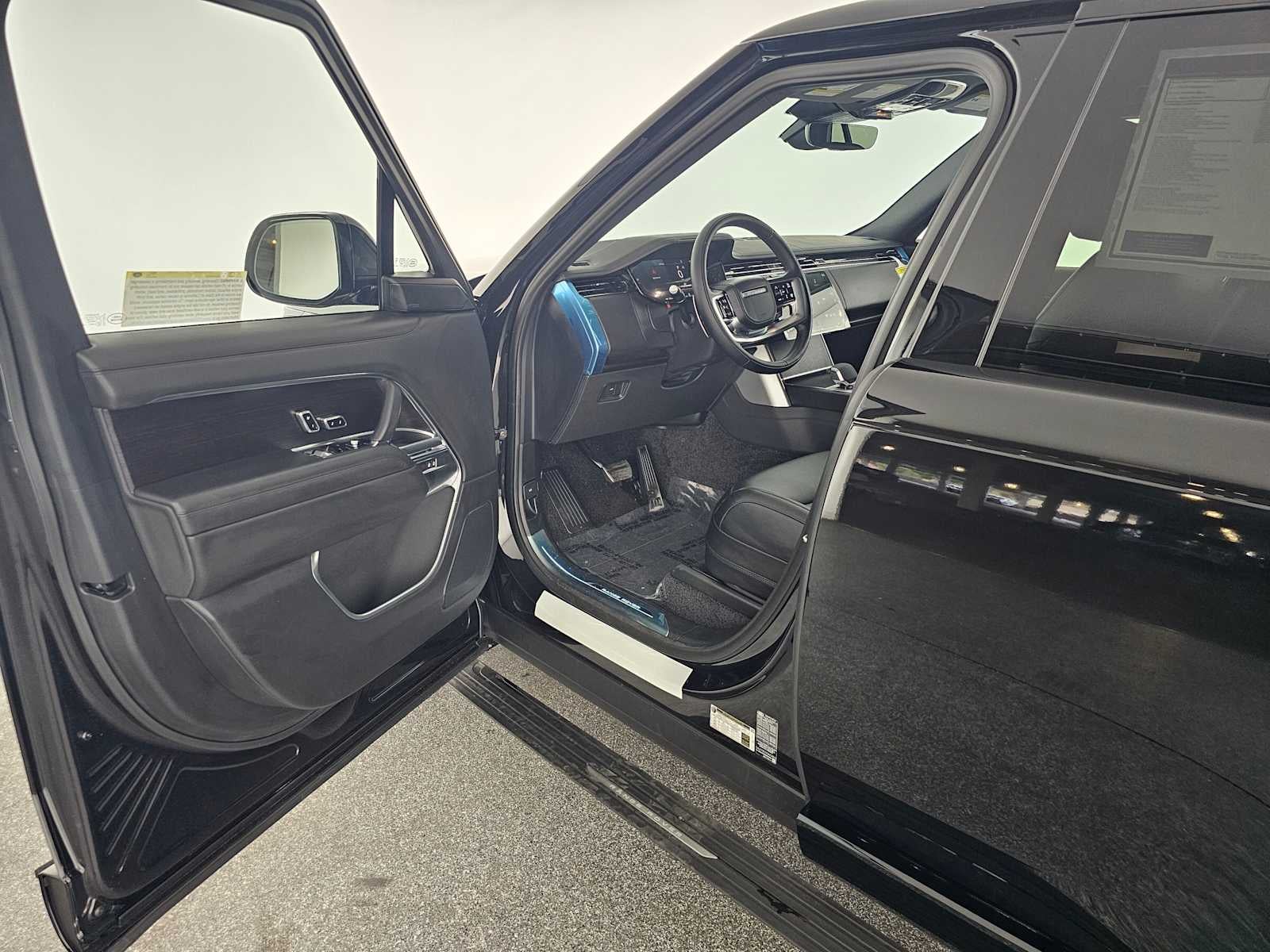 2025 Land Rover Range Rover SE