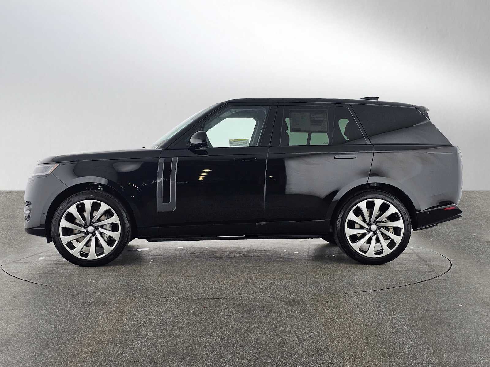 2025 Land Rover Range Rover SE