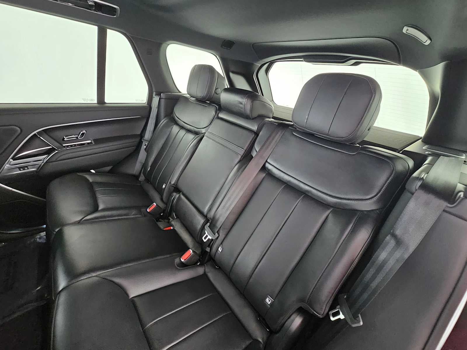 2025 Land Rover Range Rover SE