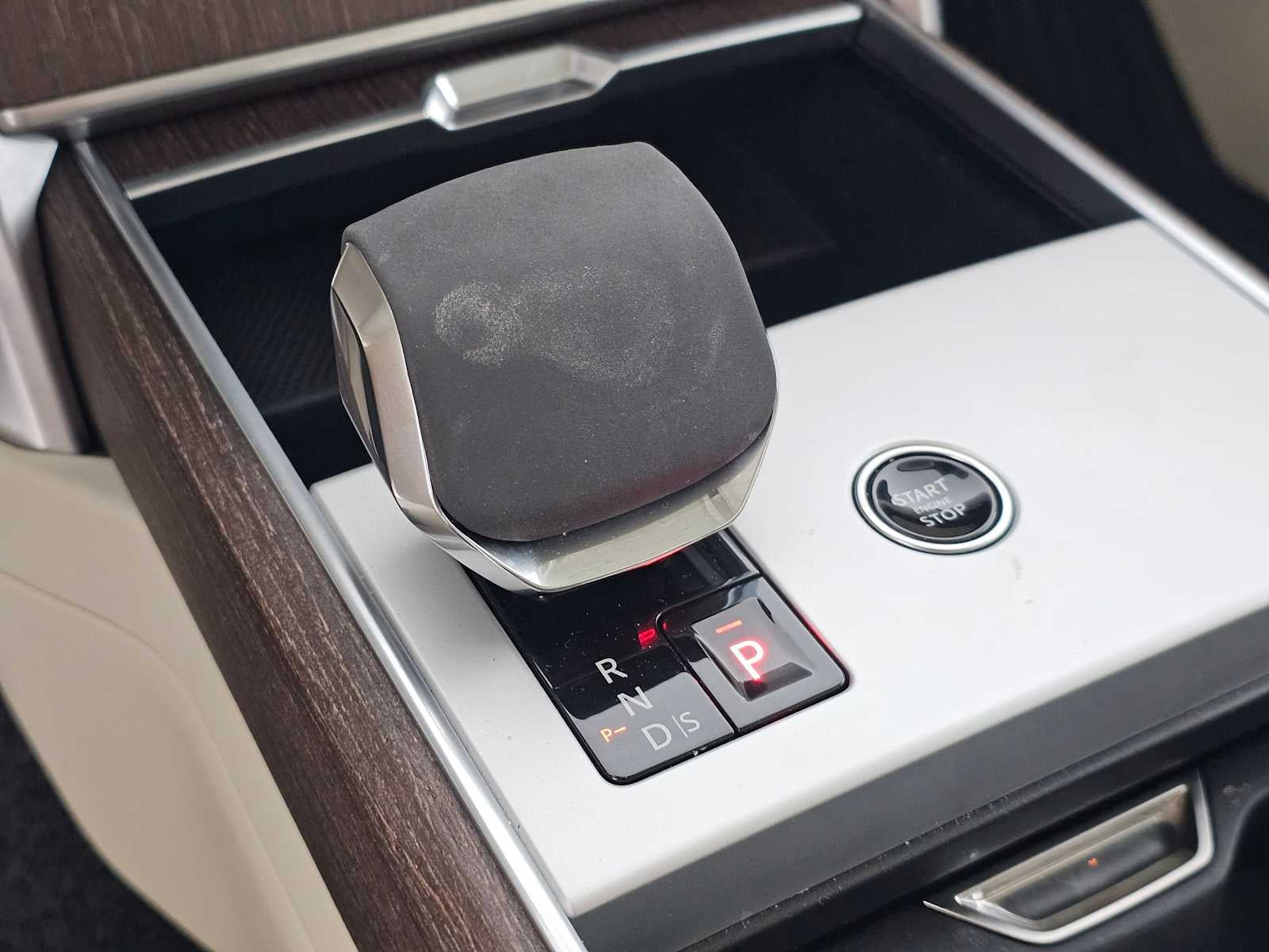 2024 Land Rover Range Rover SE