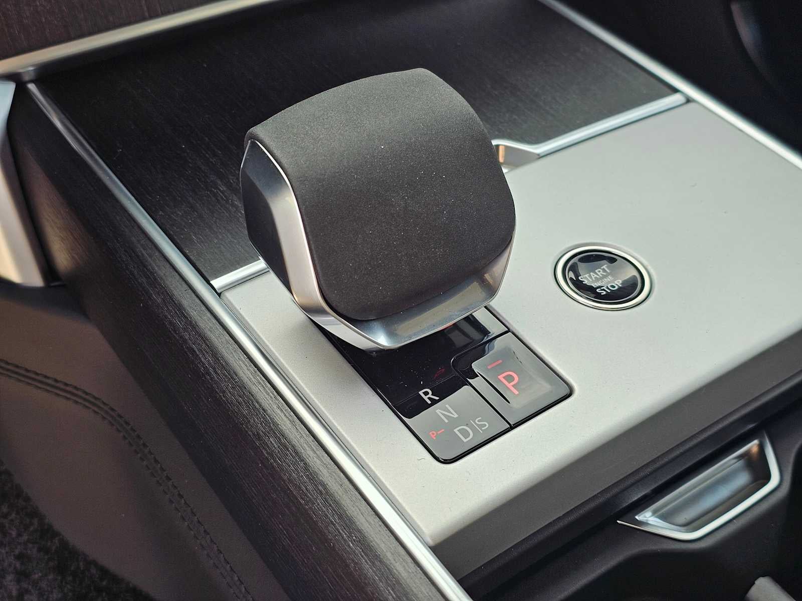 2026 Land Rover Range Rover SE