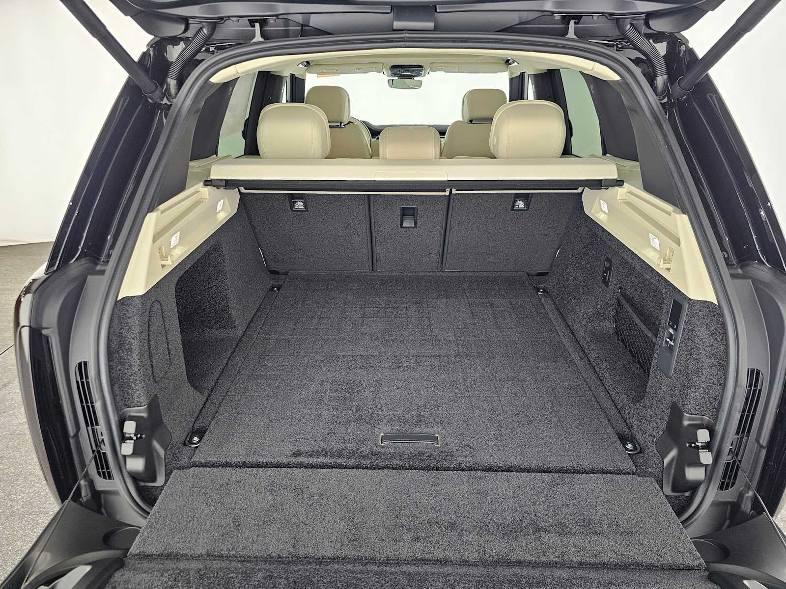 2026 Land Rover Range Rover SE