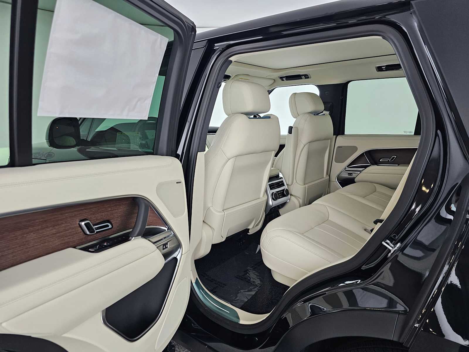 2026 Land Rover Range Rover SE