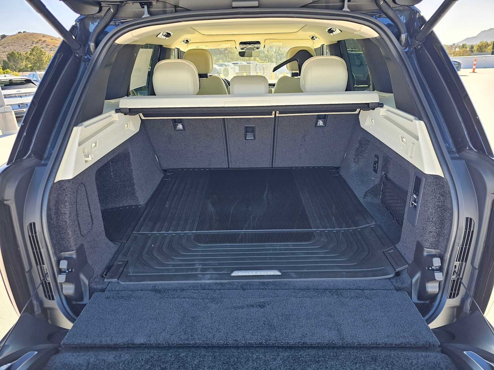 2026 Land Rover Range Rover SE