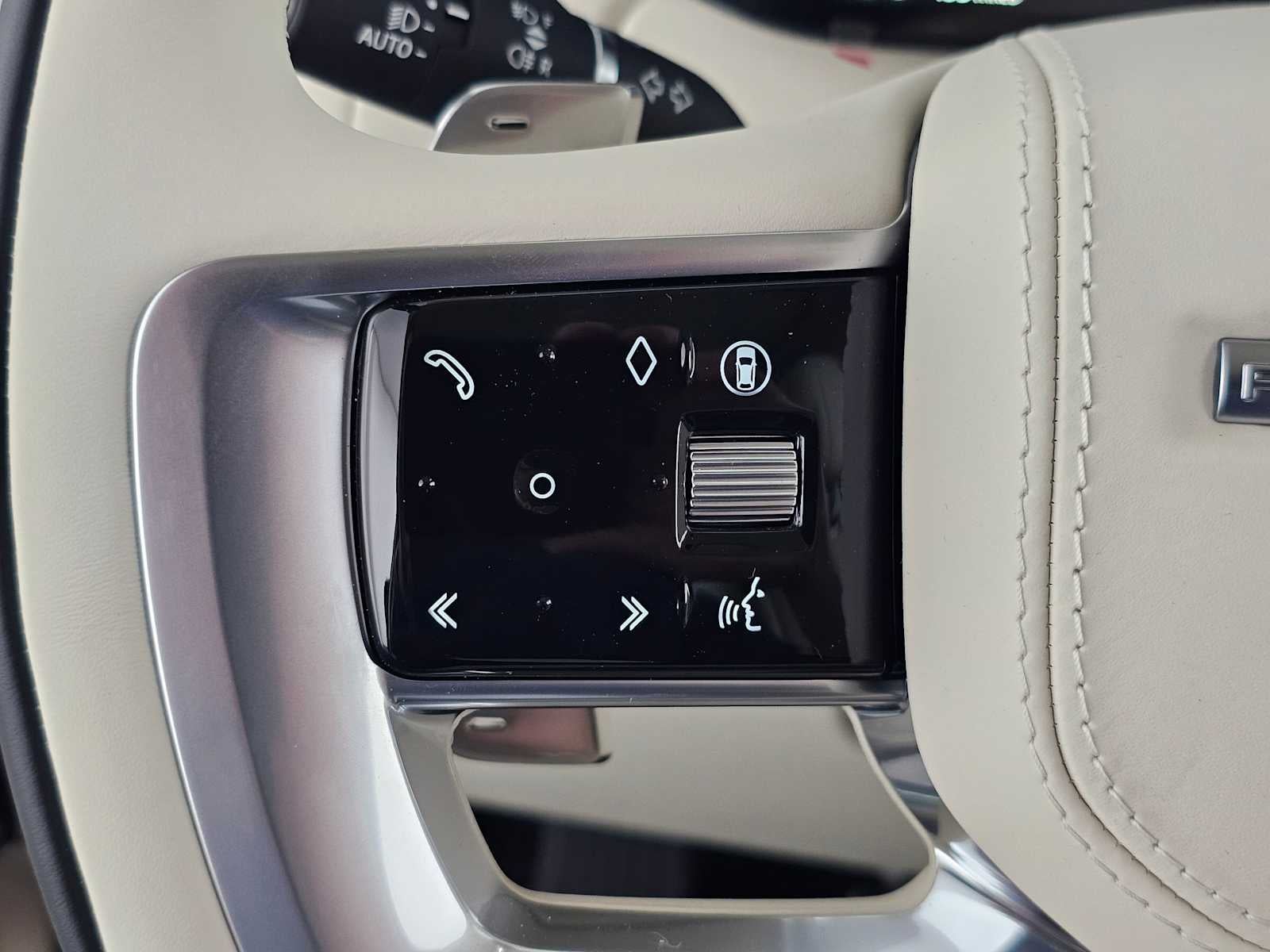 2026 Land Rover Range Rover SE