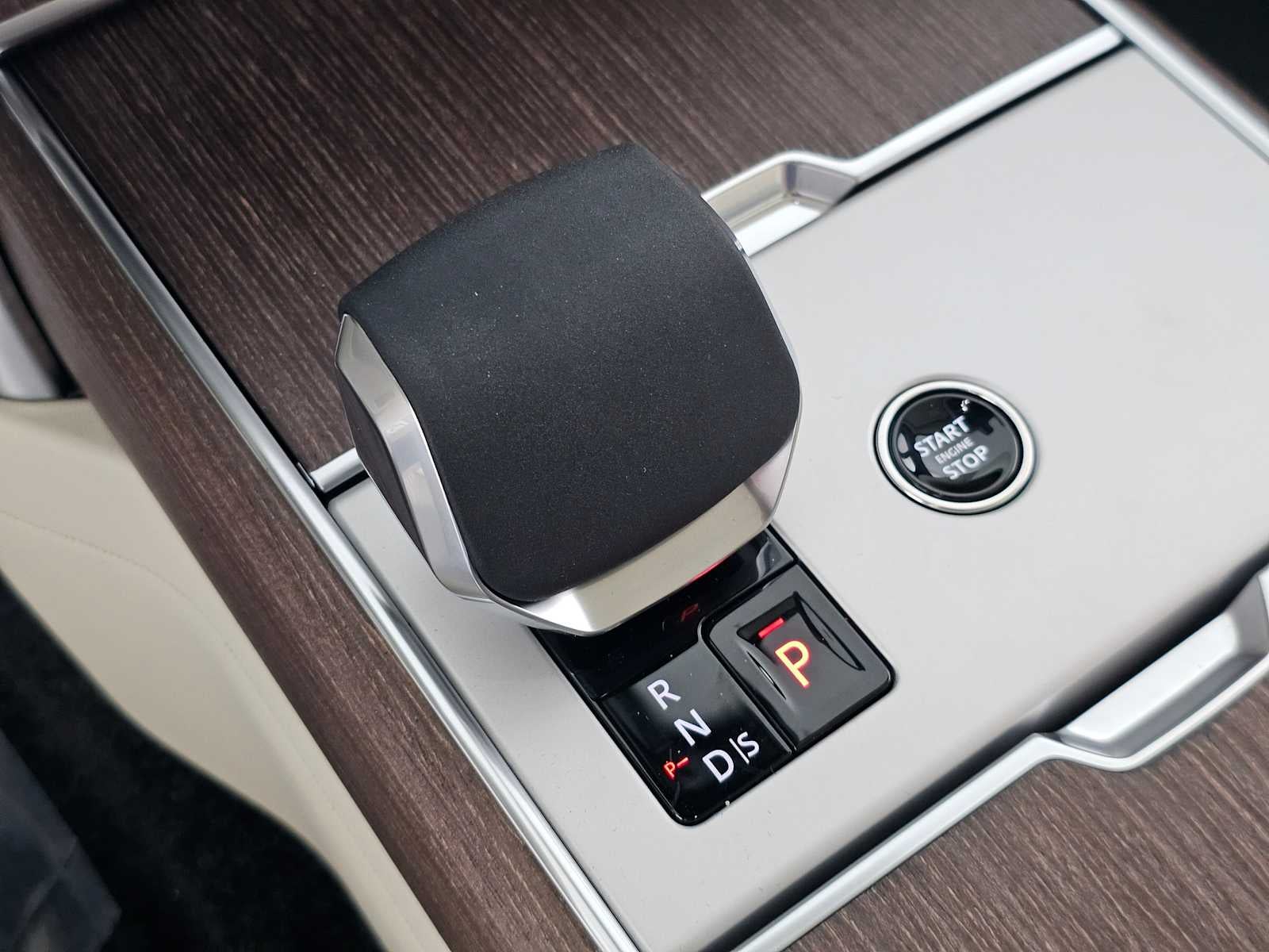 2026 Land Rover Range Rover SE