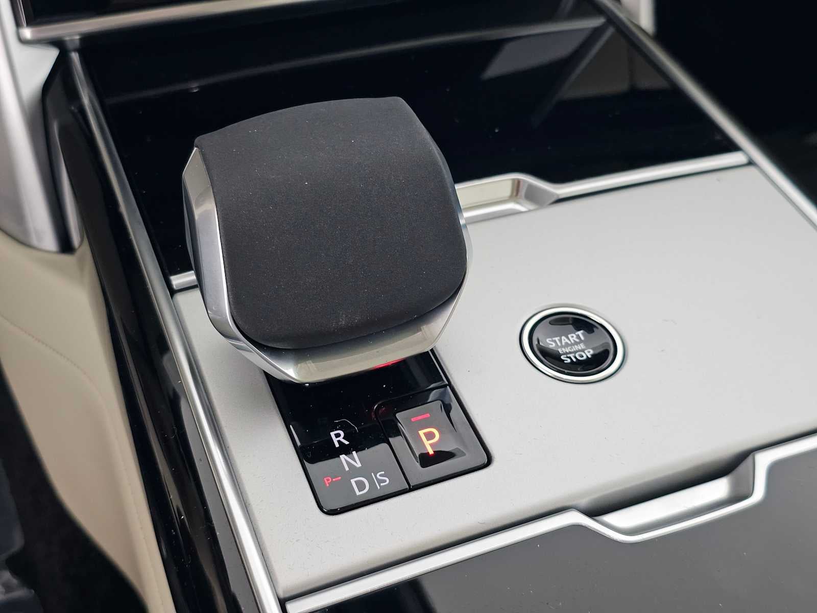 2026 Land Rover Range Rover SE