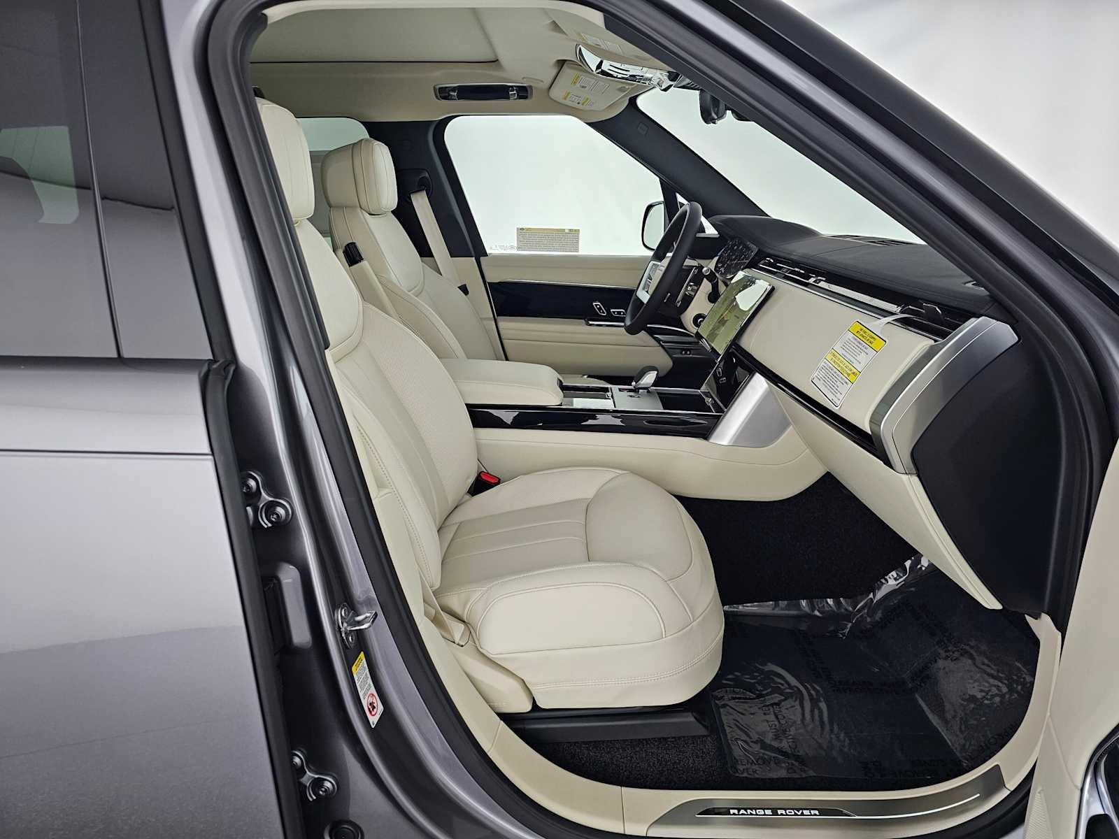 2026 Land Rover Range Rover SE