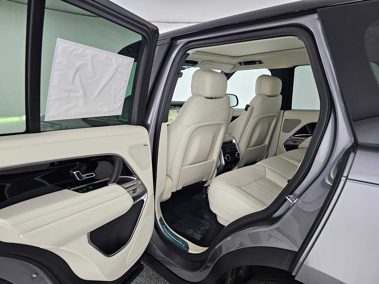 2026 Land Rover Range Rover SE