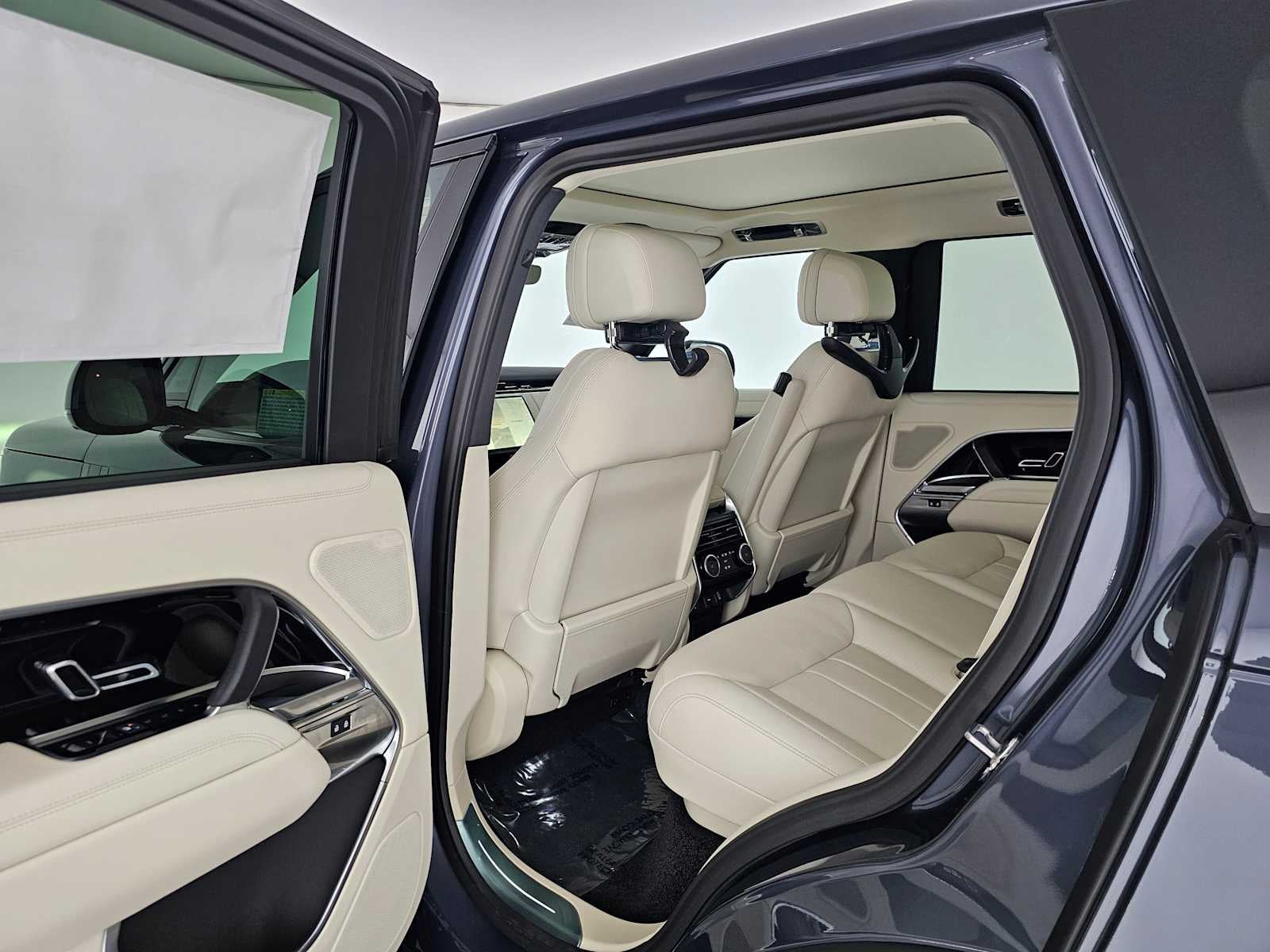 2026 Land Rover Range Rover SE