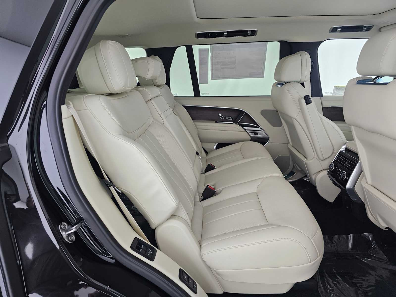 2026 Land Rover Range Rover SE