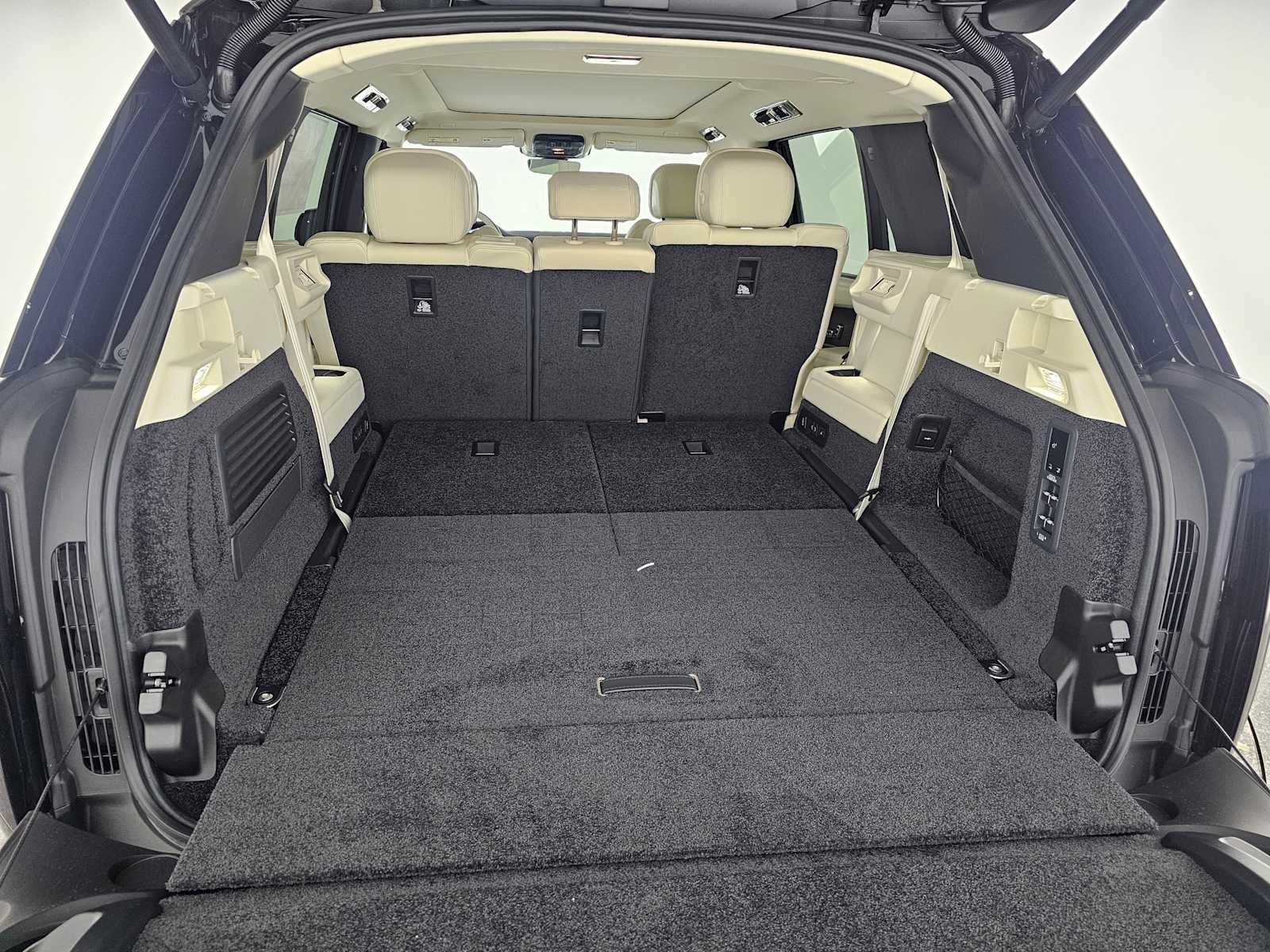 2026 Land Rover Range Rover SE