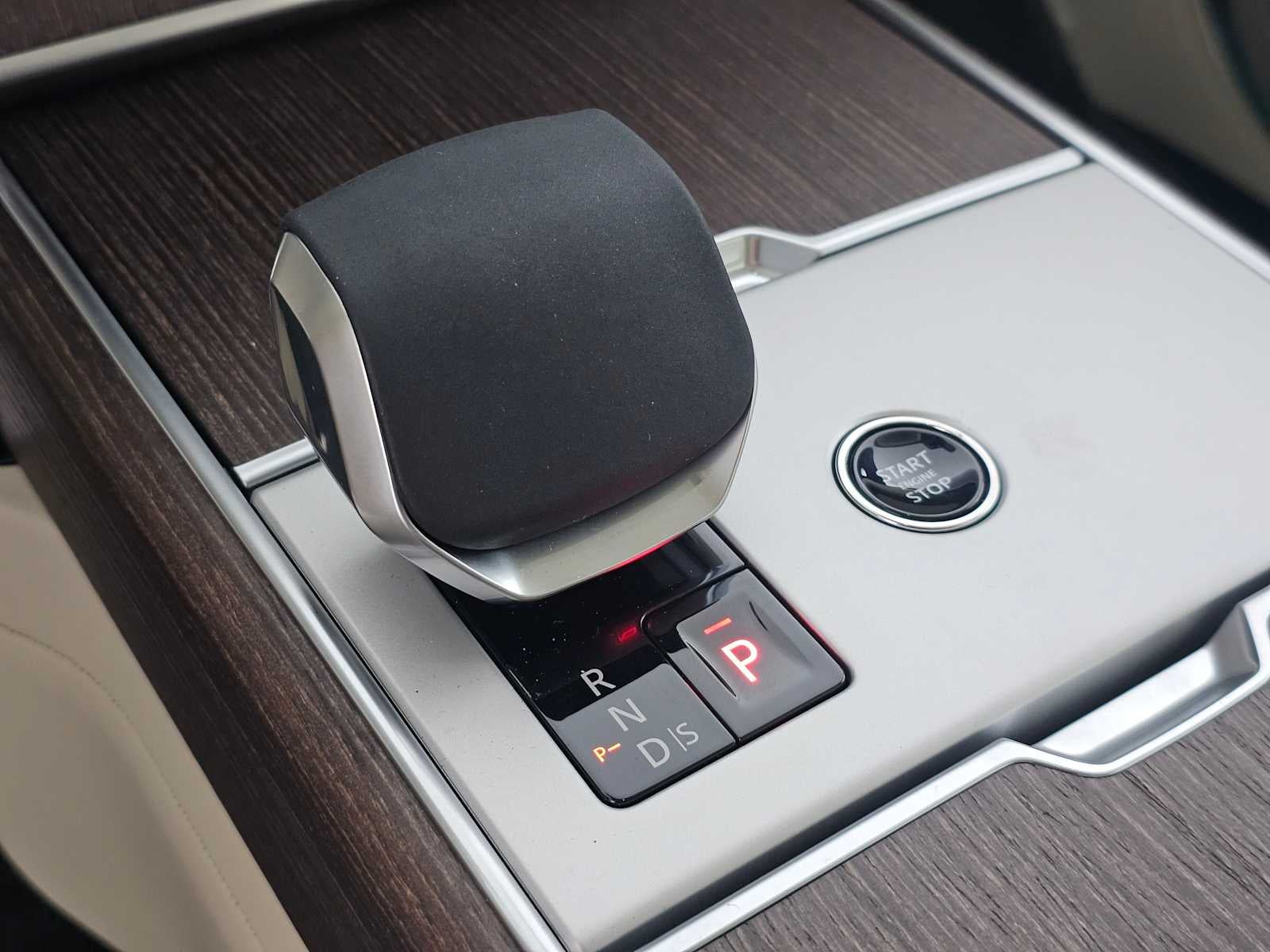 2026 Land Rover Range Rover SE