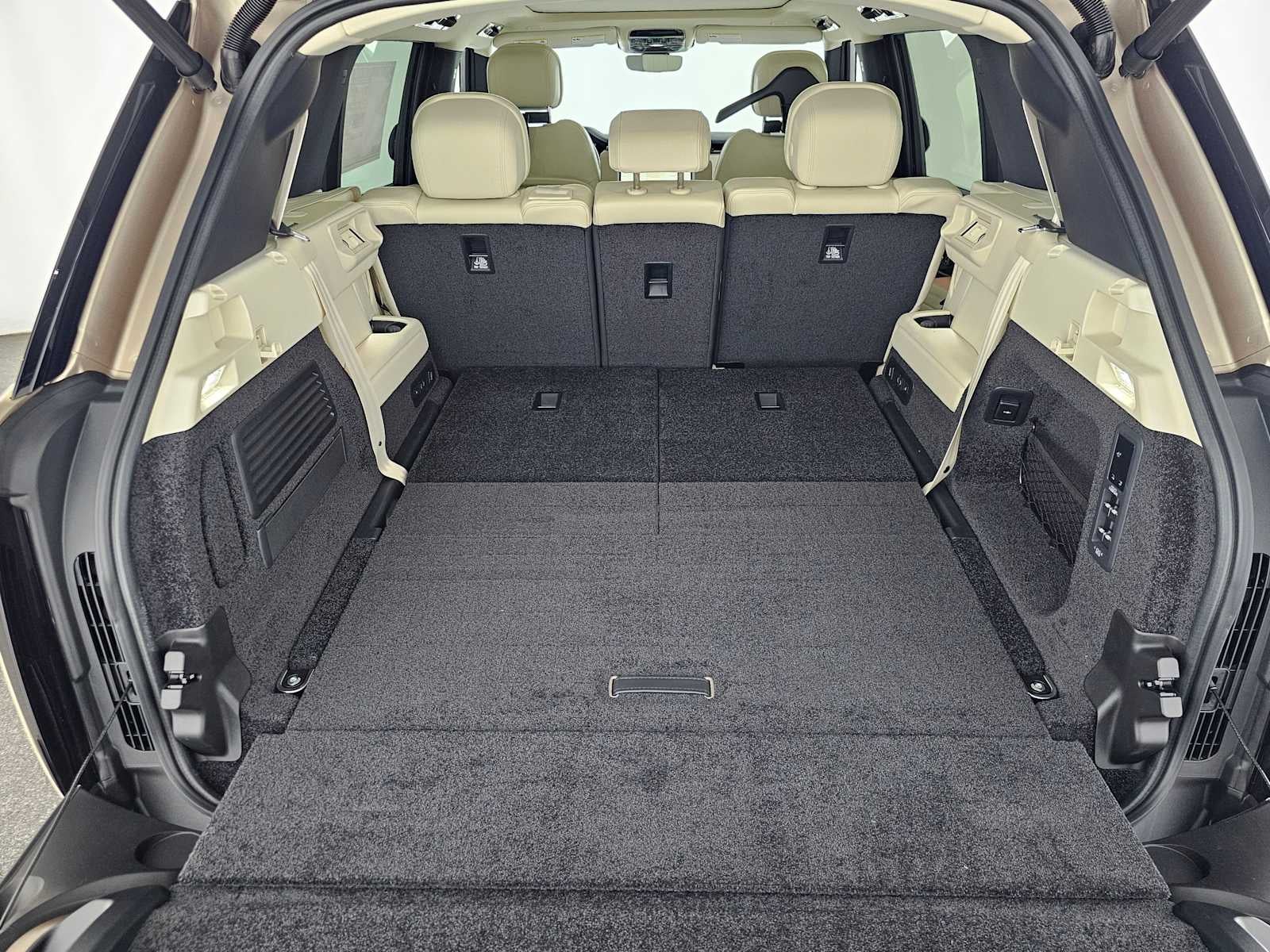 2026 Land Rover Range Rover SE