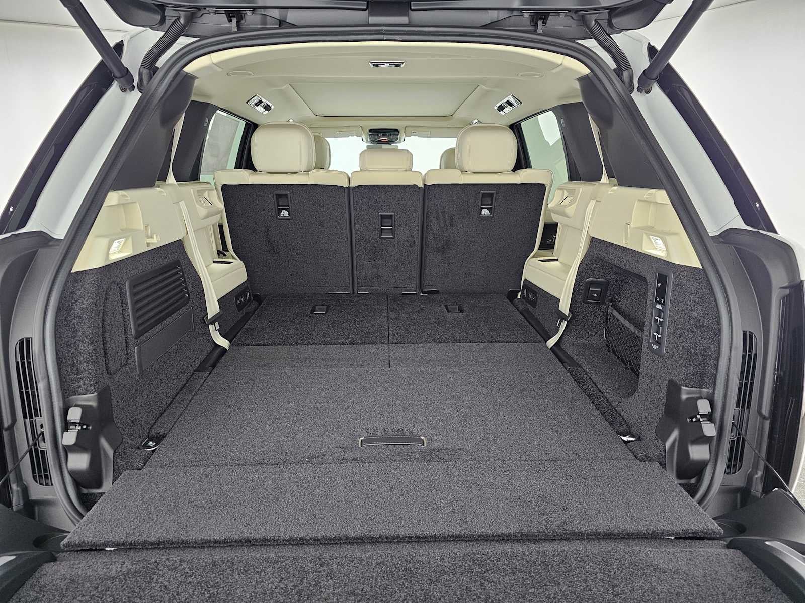 2026 Land Rover Range Rover SE