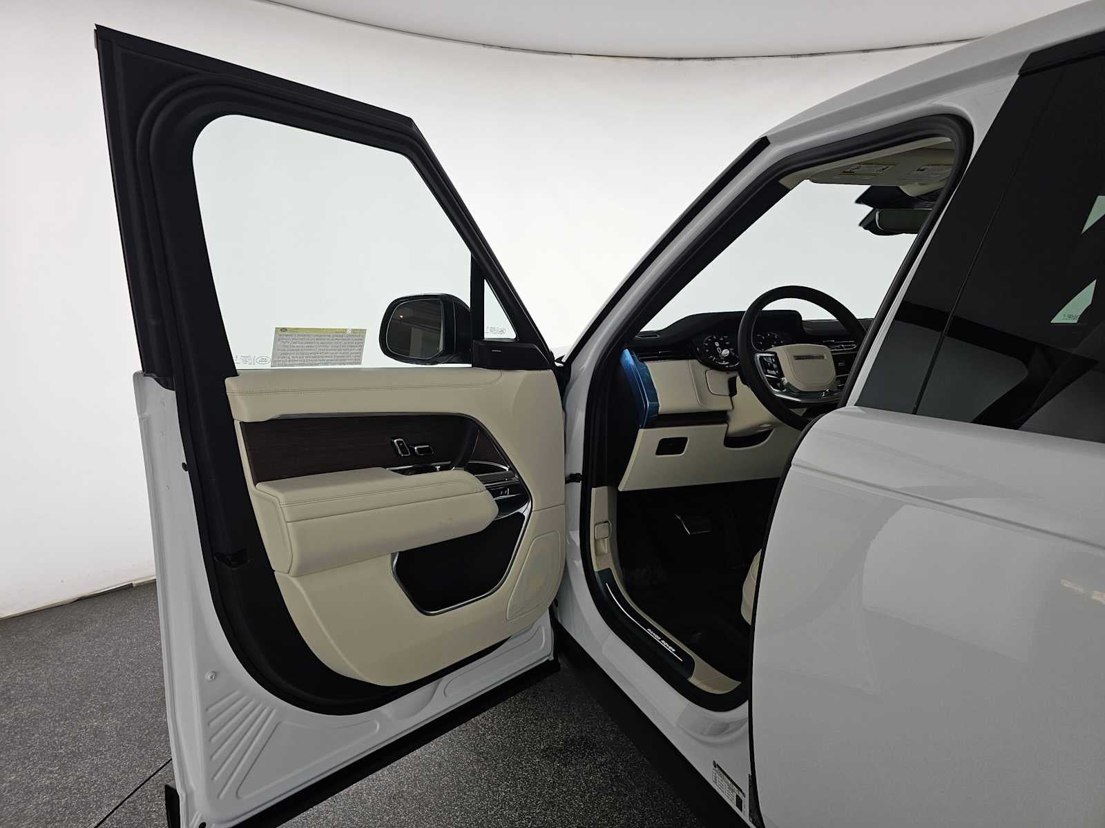 2026 Land Rover Range Rover SE