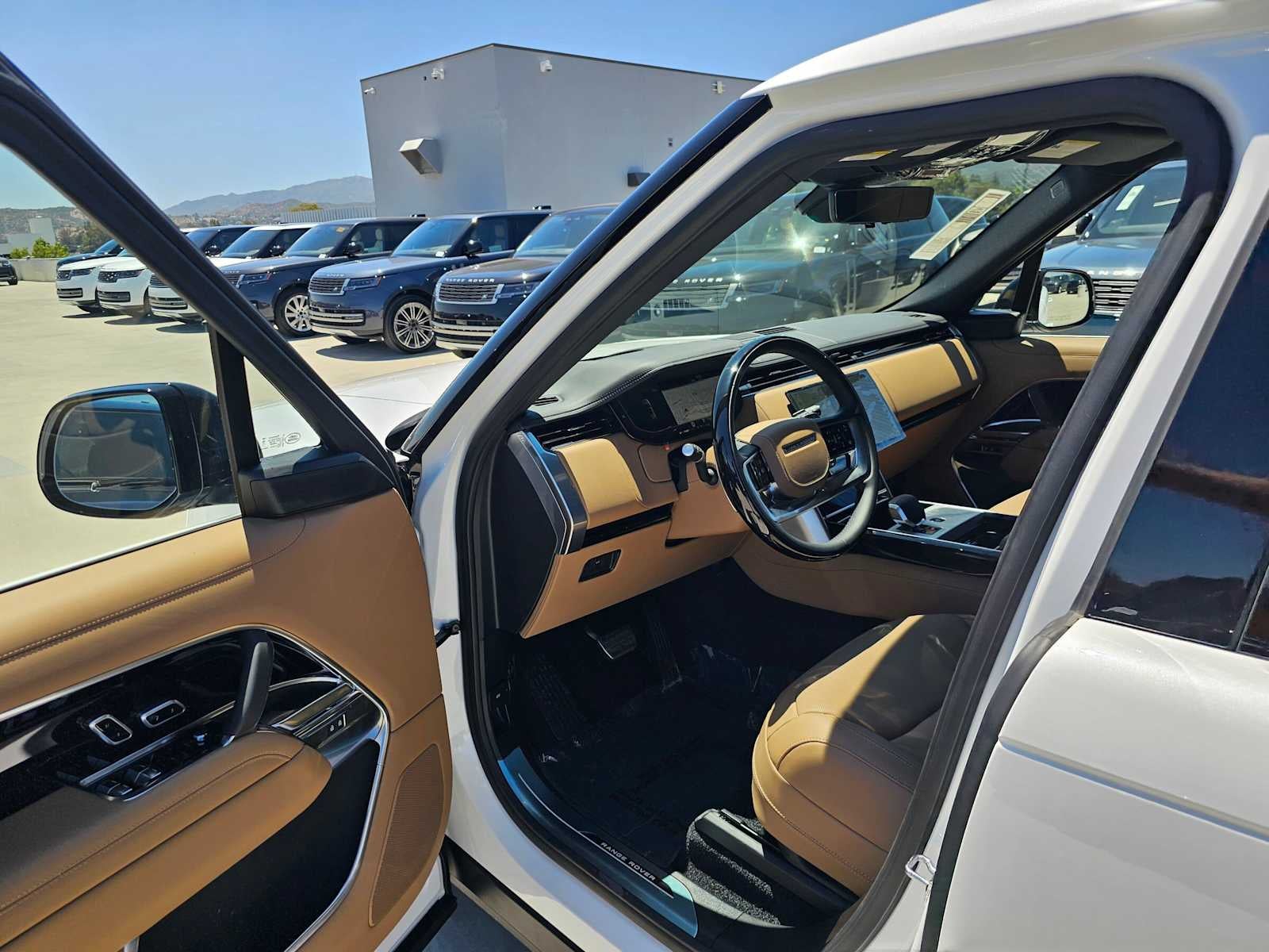 2025 Land Rover Range Rover SE