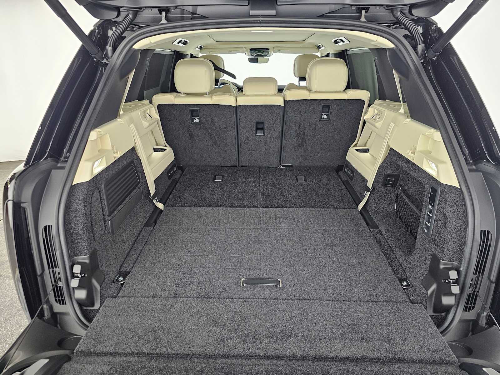 2026 Land Rover Range Rover SE