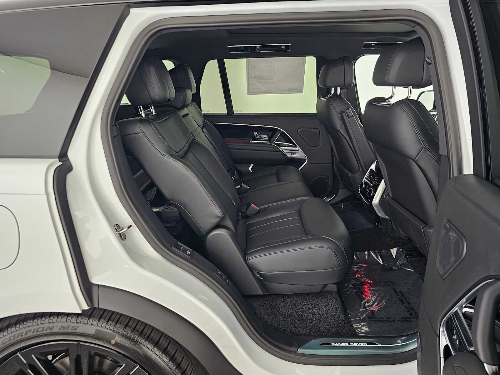 2025 Land Rover Range Rover SE