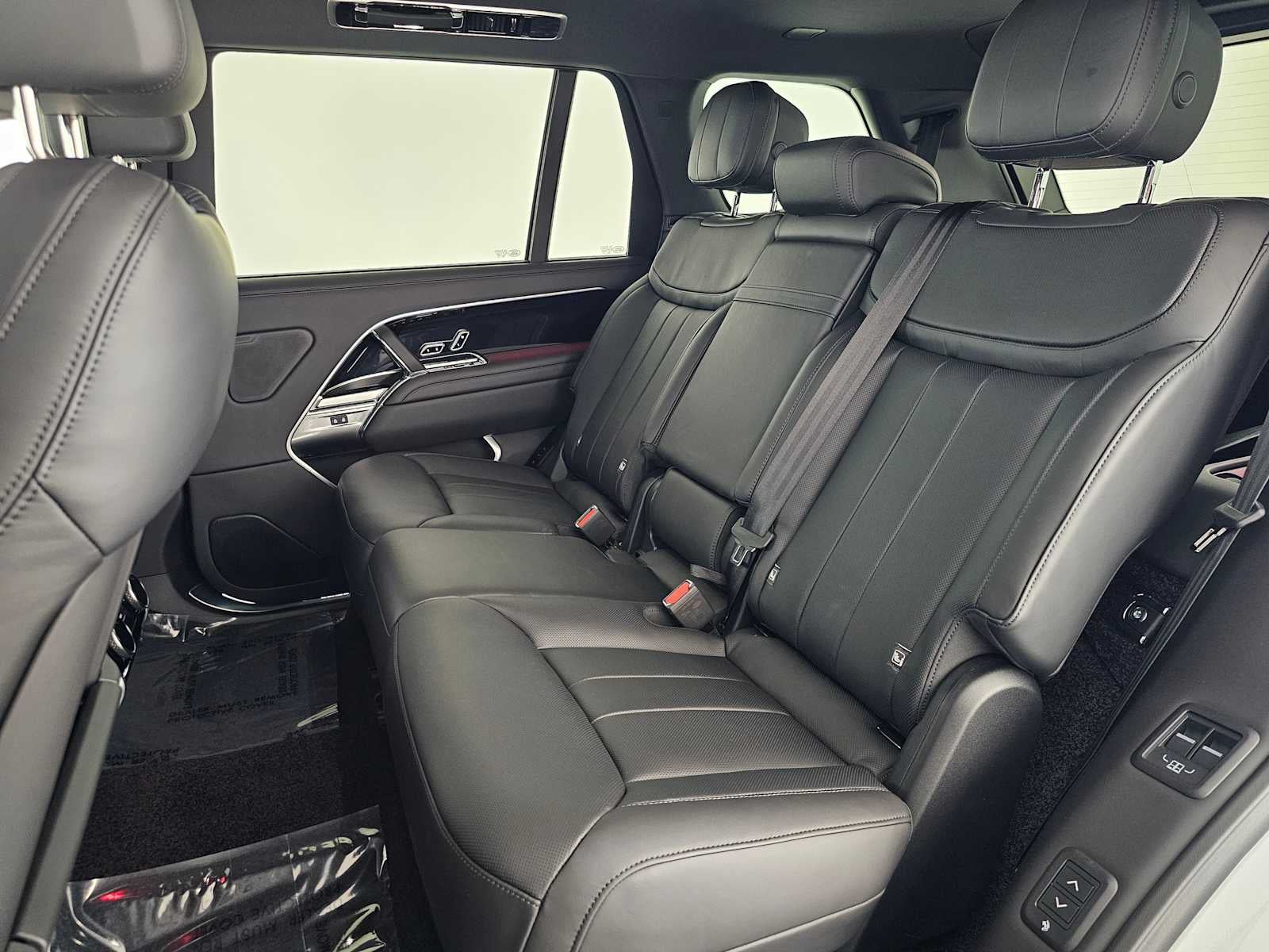2025 Land Rover Range Rover SE
